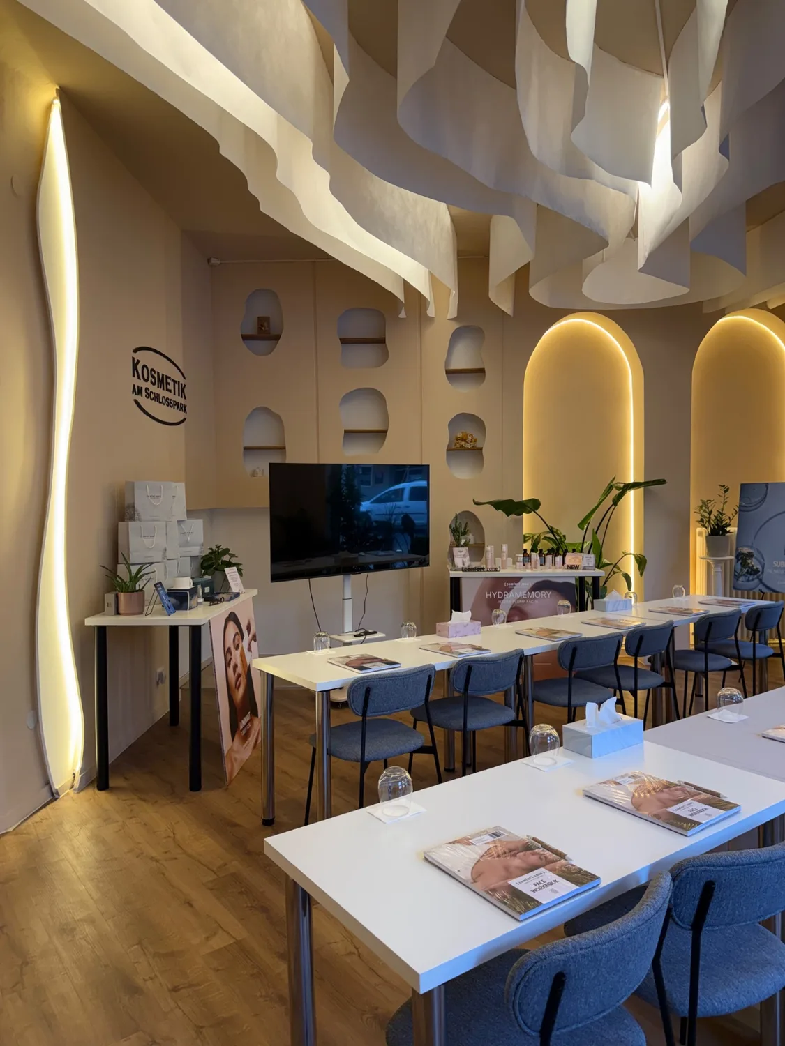 Beauty Space Berlin - Eventlocation mit Seminartischen